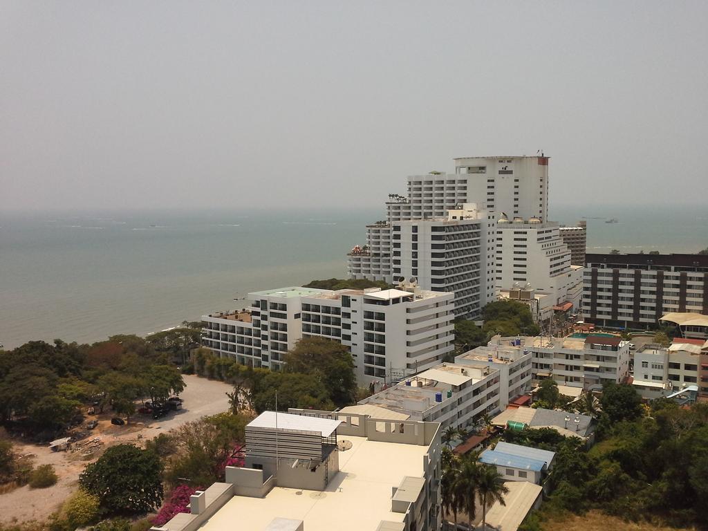 Cosy Beach View Apartments Pattaya Exteriör bild