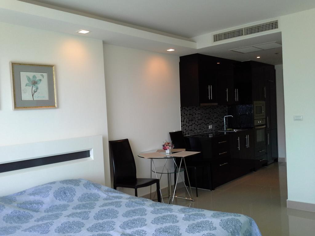 Cosy Beach View Apartments Pattaya Exteriör bild