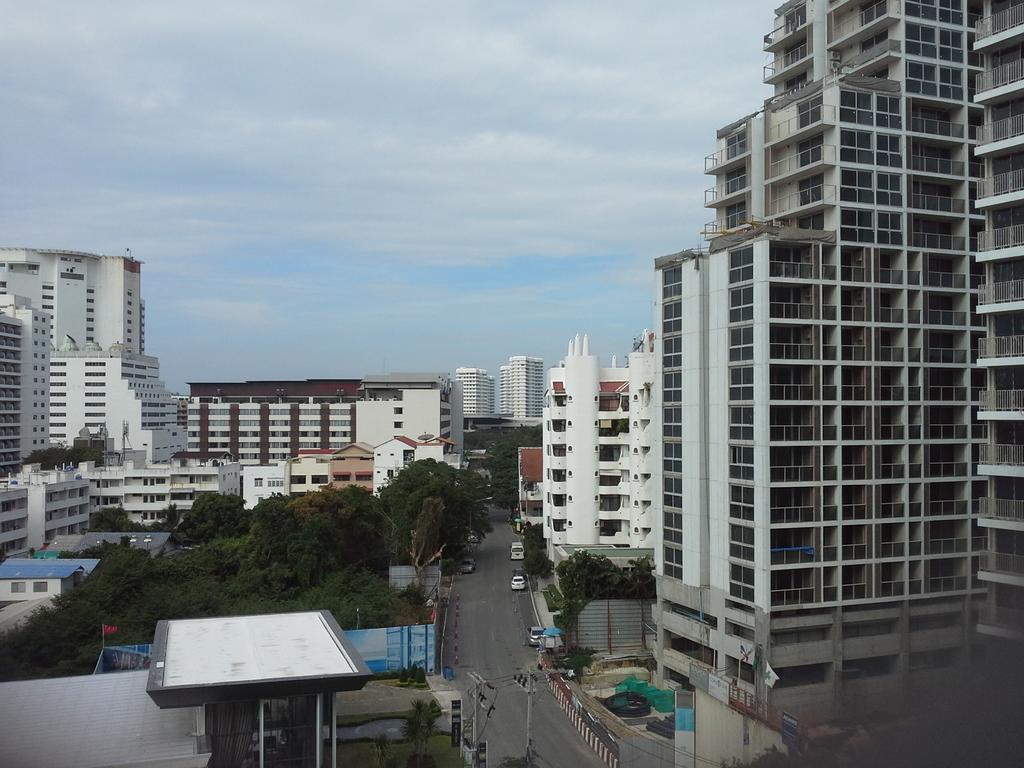 Cosy Beach View Apartments Pattaya Exteriör bild